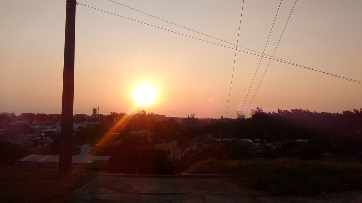 CisnerosEru's tweet photo. @primerotuimagen  Atardecer en coatzacoalcos https://t.co/UyeHzC0vvn