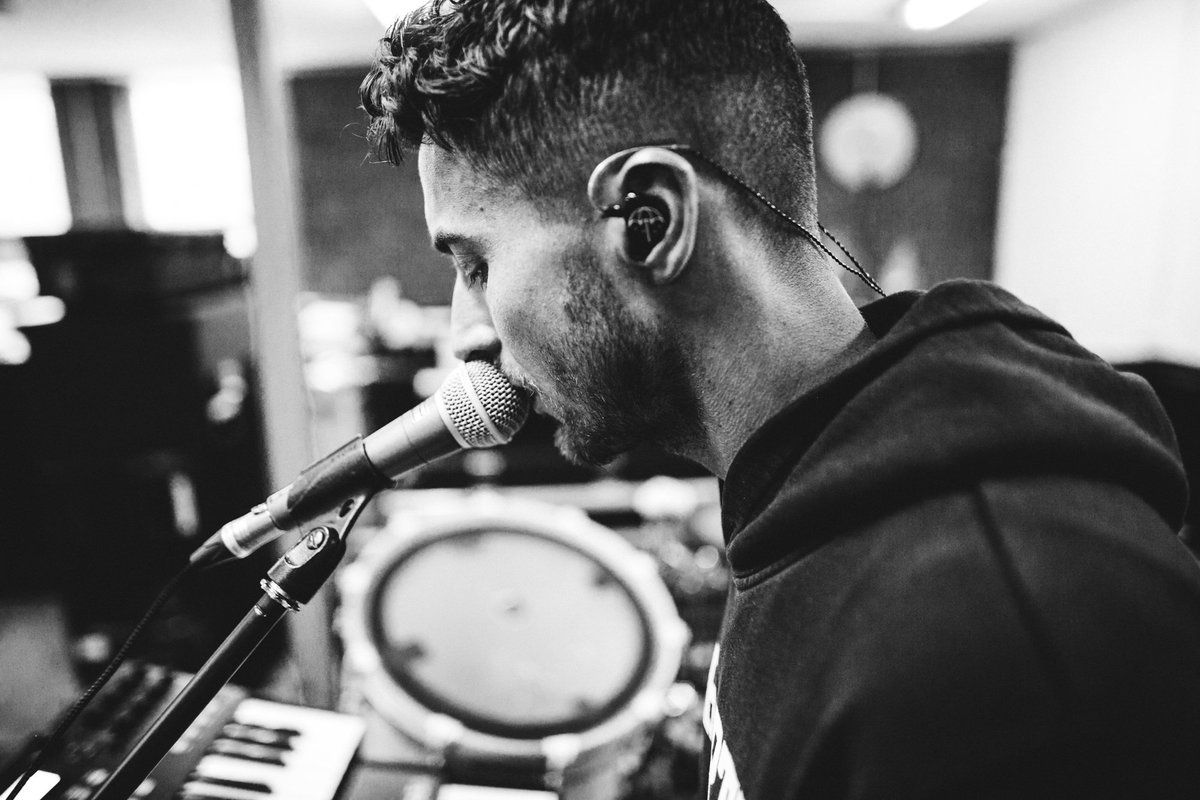 bmthofficial's tweet photo. Four days until Royal Albert Hall.

📷 - @ashleyophoto https://t.co/ByPc8kvG1r