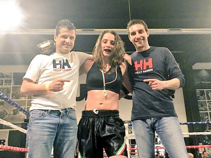 ThunderMilan's tweet photo. Si vince e si perde, Vittoria porta a casa un gran match supportata dai ragazzi #ProFightingMilano https://t.co/O2v4x47MsH