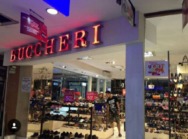 ViviSenthet's tweet photo. Bingung mau cari sepatu dimana? Ke BUCCHERI Mall Ciputra aja... ada diskon up to 50% guys...

#SemarangGreatSale https://t.co/yj1U8lDCvf