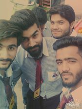 GadiUmar's tweet photo. college friends group.................... https://t.co/zgfajfxj2g