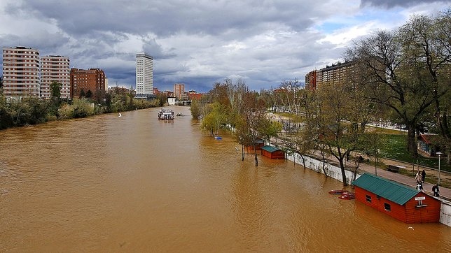 DiadeValladolid's tweet photo. El Pisuerga duplica su caudal en un día y amenaza con desbordamientos https://t.co/QO9fIn7LfU https://t.co/3TpU9rTR5g