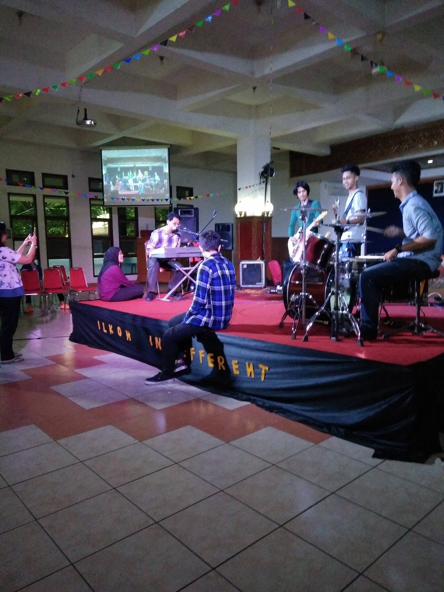 Dosen aja dah disini hloo Masa kalian belum 😁😁😌😌