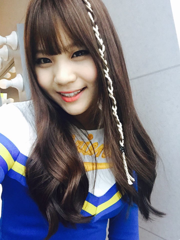 GFRDofficial's tweet photo. #여자친구 #GFRIEND #엄지 #버디 안뇽? 오늘 비 많이 와요ㅠㅠ 다들 우산 챙기세요!🌧☂☔️ https://t.co/XwvWhBFzmY
