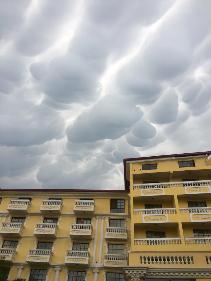 KGHGroup's tweet photo. Interesting formation of clouds seen from #KGH Dream Garden at 3:40 pm.
#KGHGroup https://t.co/09RMoZpI1t