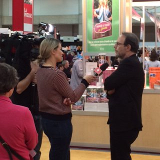 robert_laffont's tweet photo. Retour sur #SILQ2016 : @Marc_Levy en entrevue pour @iciradiocanada - https://t.co/1deOe4xQFm https://t.co/7LWGs4WmcD