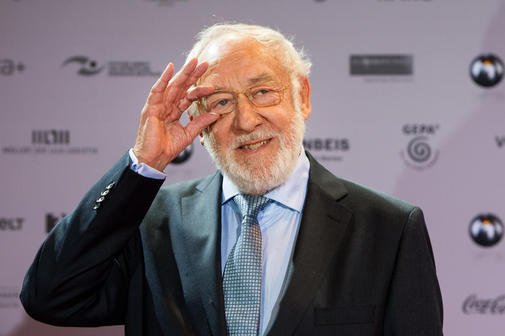 HAZ (@haz) on Twitter photo Nach "Erdogan – zeig mich an" legt <a href="/DHallervorden/">Dieter Hallervorden</a> jetzt mit Spott-Song über Merkel nach. haz.li/hqp Nach "Erdogan – zeig mich an" legt <a href="/DHallervorden/">Dieter Hallervorden</a> jetzt mit Spott-Song über Merkel nach. haz.li/hqp