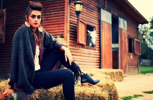 esrasultan_fan's tweet photo. @esbilgic 💞💞💞💞
#EsraBilgiç 💖
#EsraSultan 💗
#HalimeSultan 💘
#DirilişHalime 💝
#MeleğimEsram 💟 https://t.co/1BidAEEYtO
