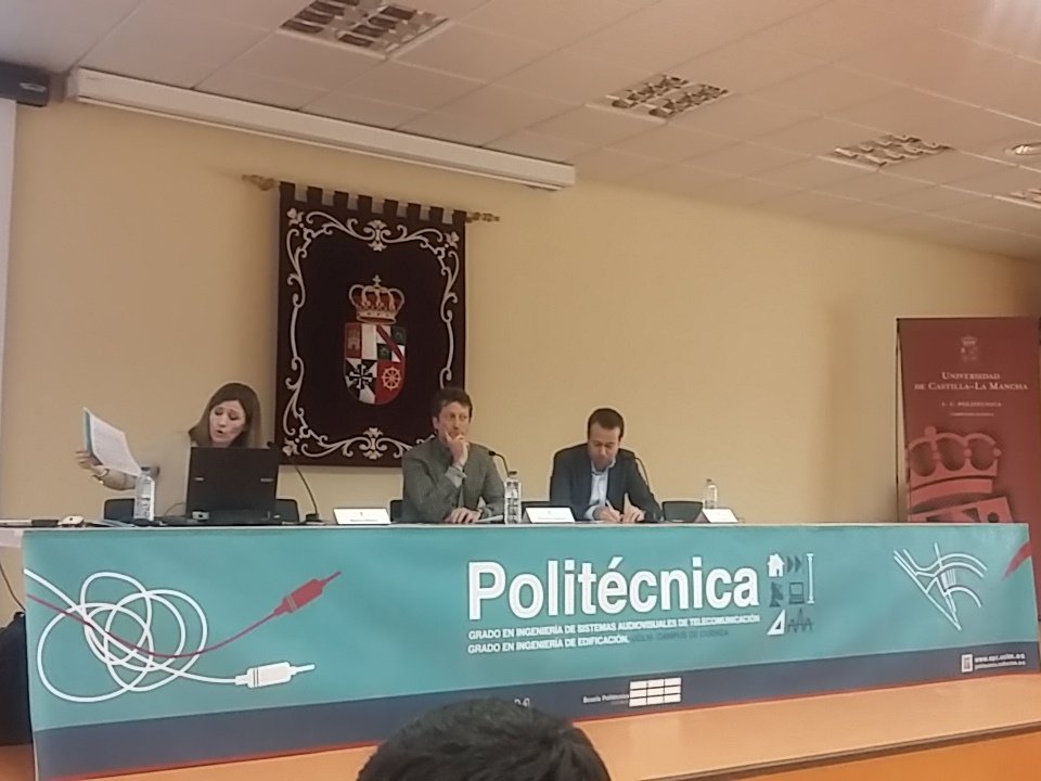 albaaBg's tweet photo. Mesa Redonda : "¿Cómo comunican la responsabilidad social las organizaciones?" #3DircomUCLM https://t.co/eaKUF8vFRM