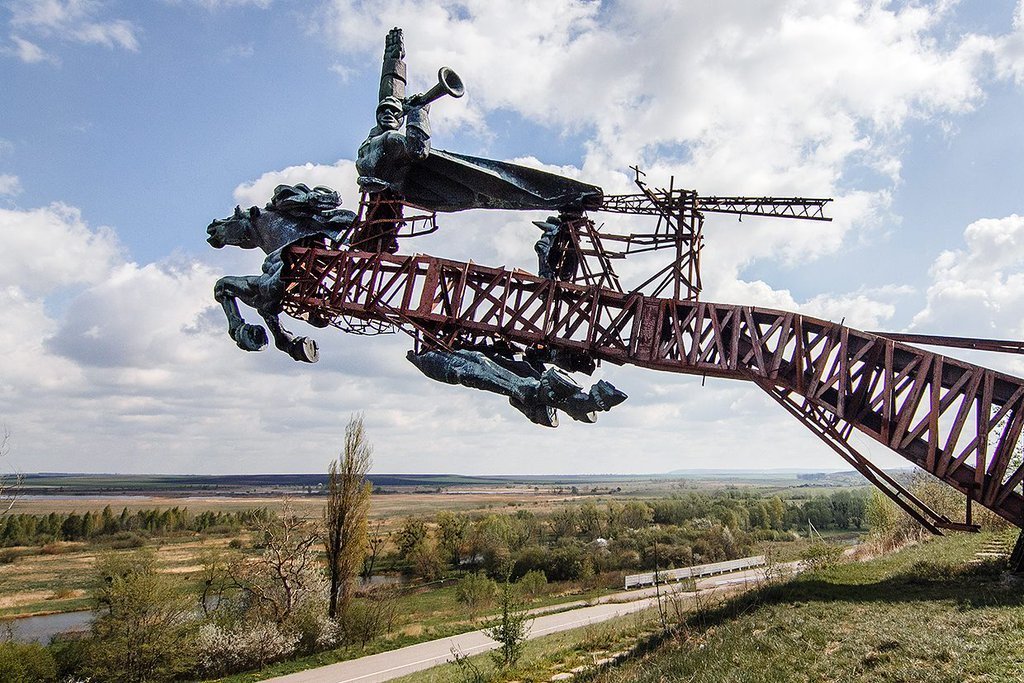 Про памятник Первой конной армии 