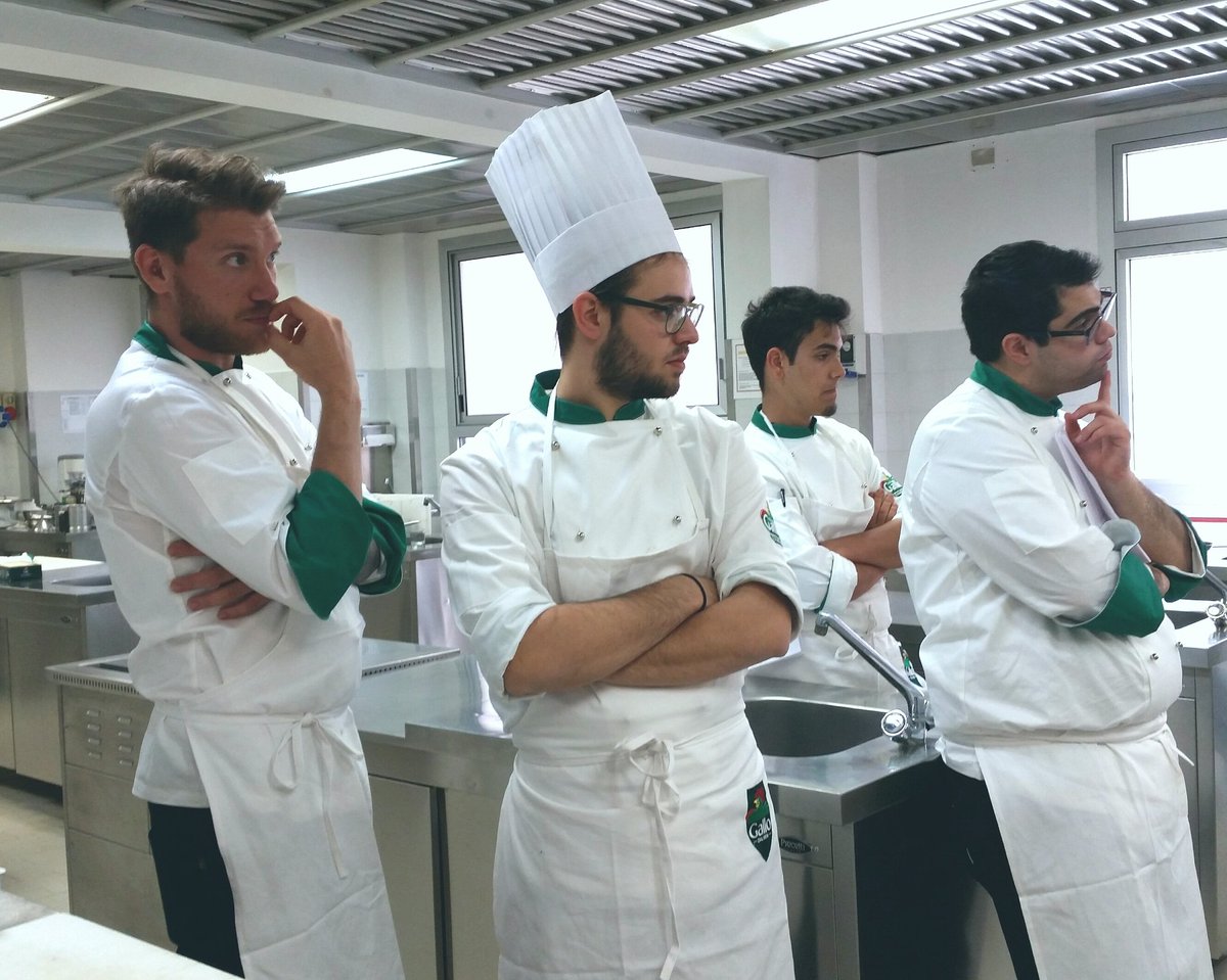 I giovani chef in trepidante attesa... a breve sapremo i 3 che saliranno sul podio! #RisottodellAnno #RisoGallo