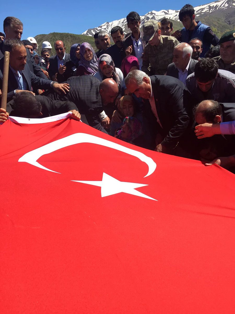 Genç, Şehidini Ebediyete Uğurladı gencinsesi.com/haber/4400/gen…