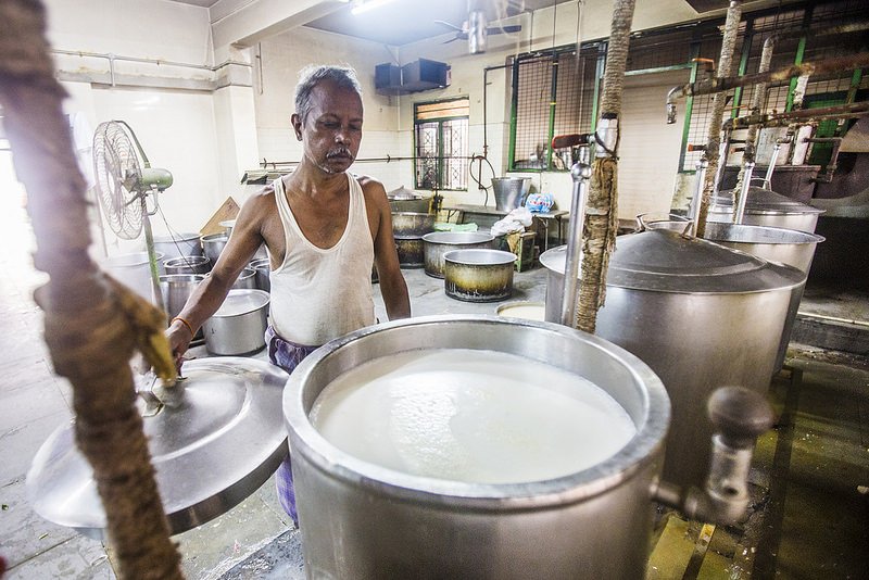 UNDP_India's tweet image. Raja uses #solarenergy 2 cook 3000 meals/day to nourish 650 underpriv kids bit.ly/1YCD5XT #mondaymotivation
