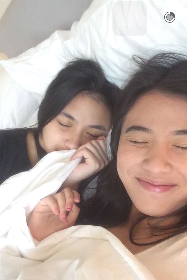 ShiversFanatic's tweet photo. #AshillaPhoto with shanin, tidur cantikkk tapi senyum2 (?) hahaha - shanindyan on snapchat https://t.co/UOTDNyEQkL