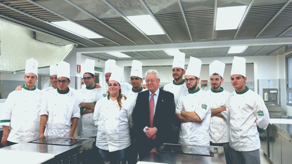 Dopo la messa in scena delle ricette, la messa in posa degli chef: complimenti a tutti! #RisottodellAnno #RisoGallo
