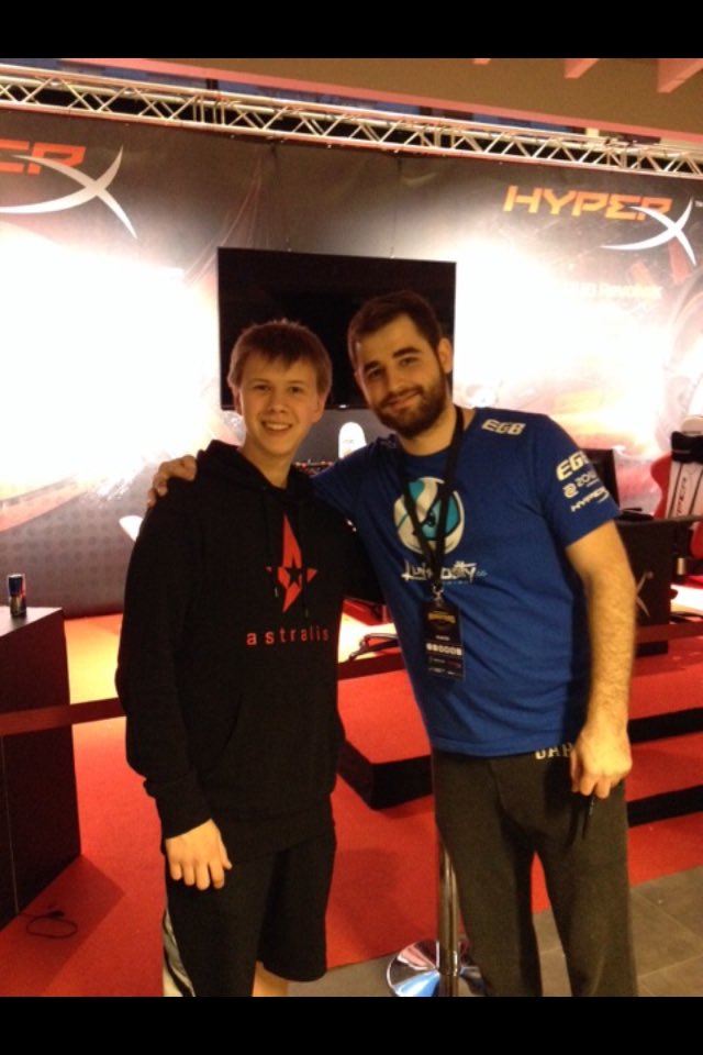 Caminoboii's tweet photo. I got a picture with @LG_FalleN wearing my new @astralisgg hoodie at #dreamhackmaster https://t.co/X7SwZ6mmBf