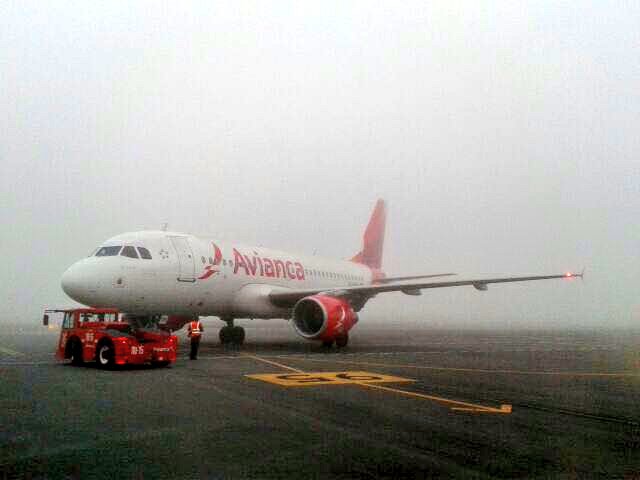 MauricioRodasEC's tweet photo. En estos momentos está despegando el segundo avión con ayuda humanitaria ¡Buen viaje y mucha suerte! #SismoEcuador https://t.co/CsPw1DMrkx