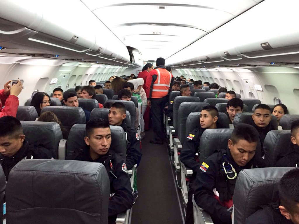 MauricioRodasEC's tweet photo. En estos momentos está despegando el segundo avión con ayuda humanitaria ¡Buen viaje y mucha suerte! #SismoEcuador https://t.co/CsPw1DMrkx