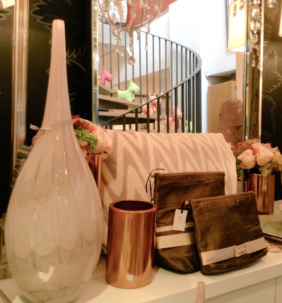 lippgoss's tweet photo. Pretty in pink; these gorgeous vases are new in! #lippinteriors #hollandpark #pink #vases https://t.co/uJw3LQuyFq