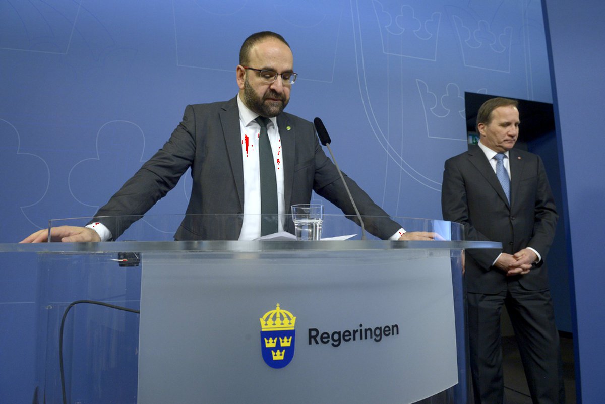 UBBEWIKING's tweet photo. Jobbig dag för Kaplan o Löfven.. https://t.co/pwaTT2NHAJ