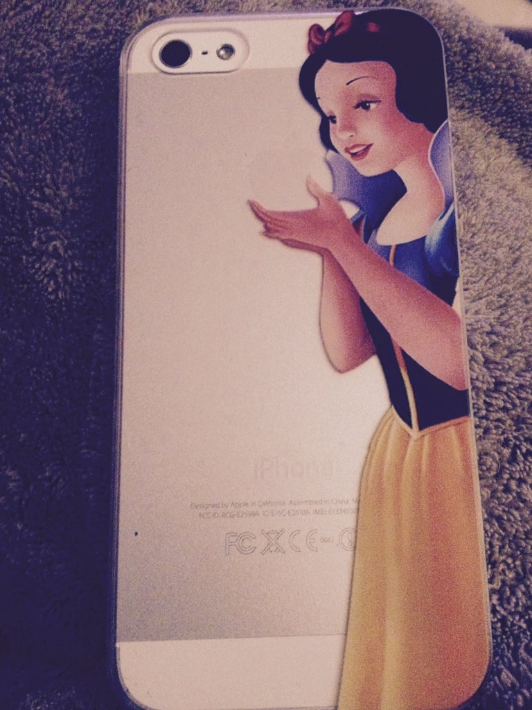 iteddyblog's tweet photo. J'ai commandé 3 coques pour mon nouveau téléphone et la première vient d'arriver !! #blancheneige #iphone #iphone5 https://t.co/T9tBDWoUn8