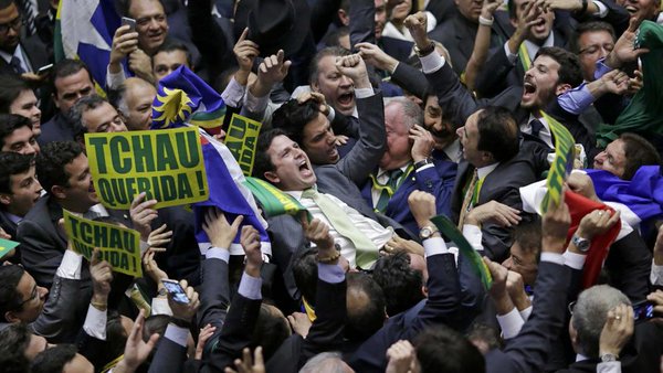 adnradiochile's tweet photo. Diputado dedicó su voto a favor del ‘impeachment’ al general que torturó a Rousseff https://t.co/FSox6Uavwe https://t.co/B5HbrMcv9E