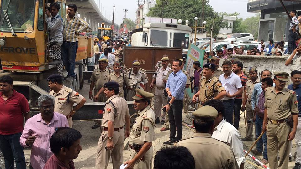 '#Slab of 10X2 mtrs' which was being casted bear #Alambagh_Bus_station  goo.gl/QXIhgx  #DM_LKO