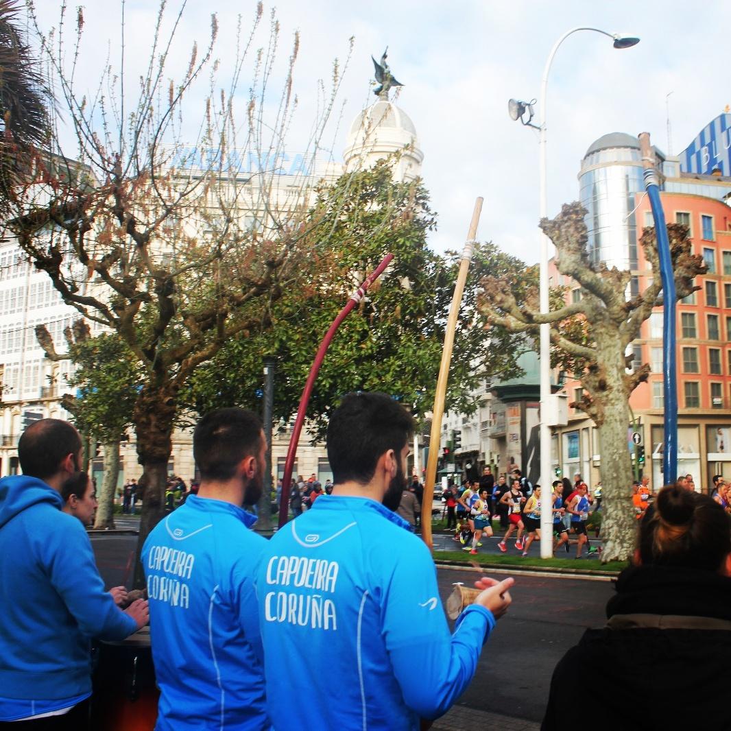 ursulamcb's tweet photo. Gran domingo animando con   @Capoeira_Coruna n @Coruna42  @A_Coruna  @ACorunaOcio #enhorabuena  a l@s participantes https://t.co/h8SIQcubtG