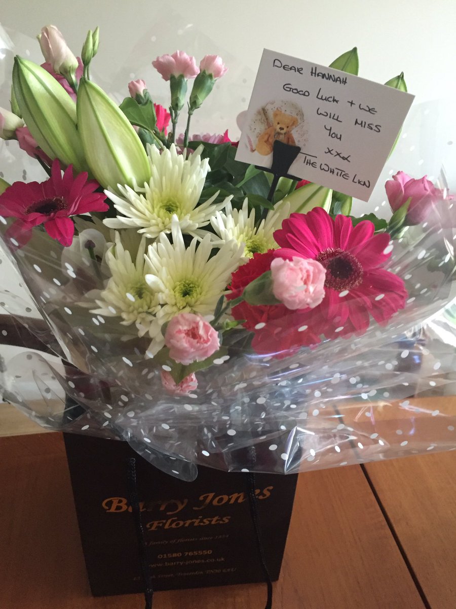 hannahopage's tweet photo. Thank you @WhiteLionTN30 😘 didn't expect to be going on maternity so soon 👶🏽🍼 will miss you https://t.co/FYwPVkPgdR