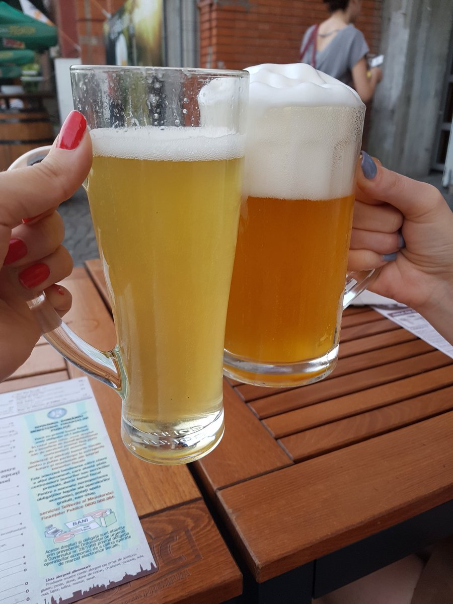 AmyazingMe's tweet photo. Having a beer with a friend! Wanna join us? #cheers #beeroclock #beerforfun 🍻🍺 https://t.co/k3uhIHrkN3