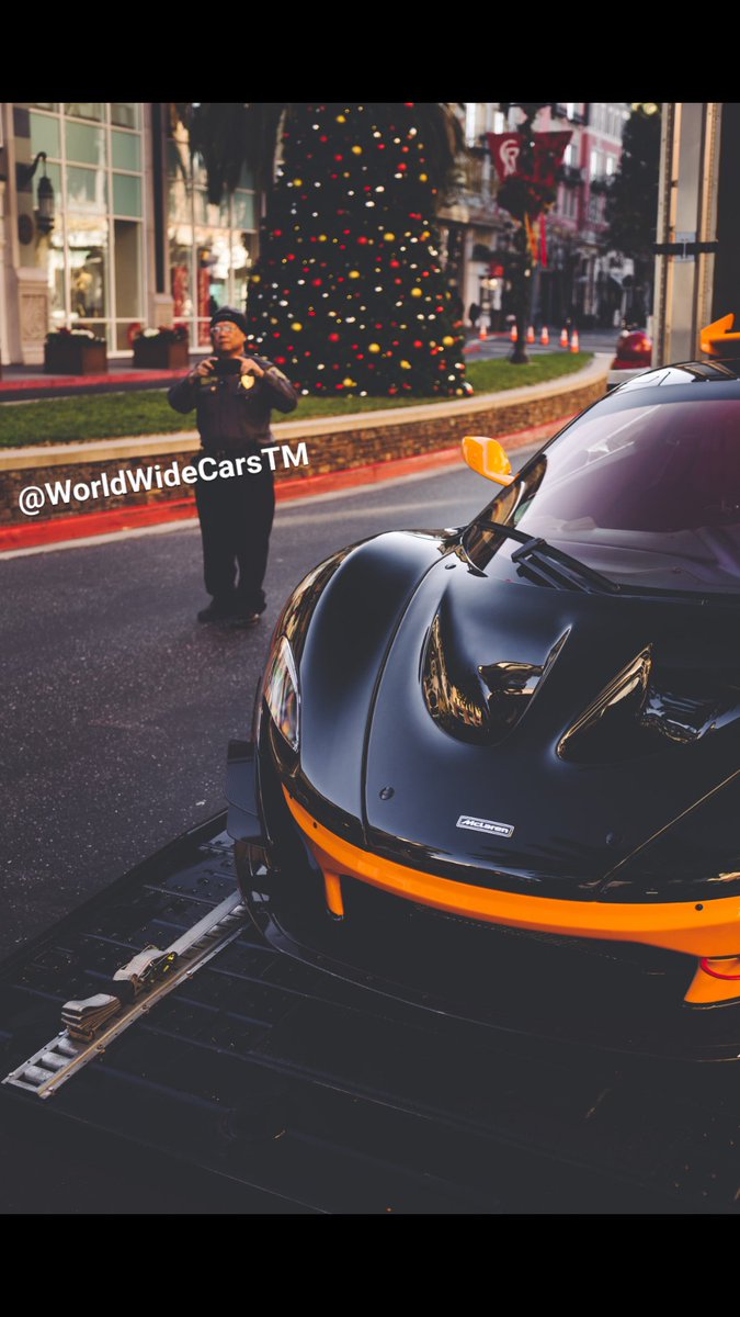 WorldWideCarsTM's tweet photo. McLaren delivery ✌😏 #WorldWideCarsTM #Cars #WWCTM #McLaren https://t.co/7mYq2xyr8I