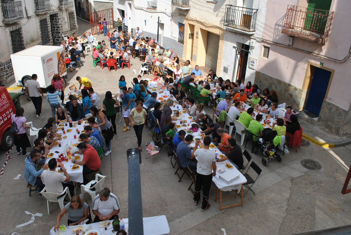 MoresActivo's tweet photo. ¿Y lo que disfruntamos en el #Rosario2015? Este #SanFelix16, más paella, más fiesta, más diversión #QuéPocoQueda https://t.co/Gz7tlkw2ea