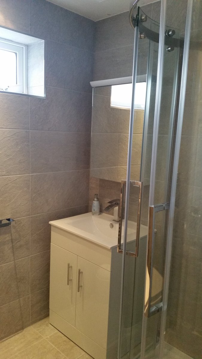 smltiling's tweet image. Another small bathroom completed this year. Thanks to @TileAndBathCo for supplying the tiles @GazzMorgan85 @parry55