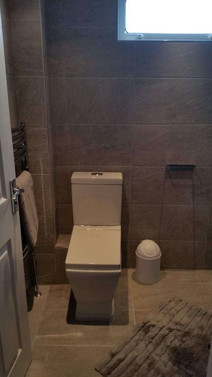smltiling's tweet image. Another small bathroom completed this year. Thanks to @TileAndBathCo for supplying the tiles @GazzMorgan85 @parry55