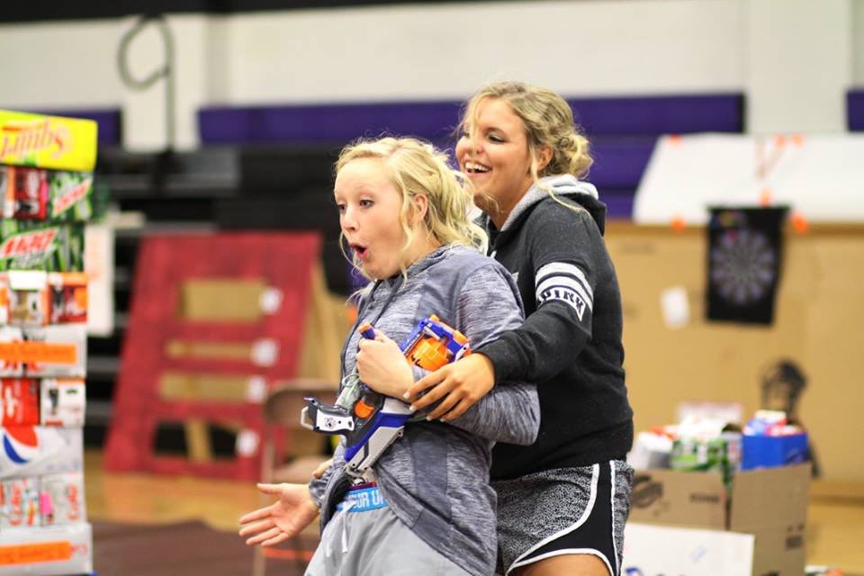 JadynBussinger's tweet photo. If these pictures don't accurately describe our friendship, I don't know what will ๐ #squeegy https://t.co/D1TzwJyvb7