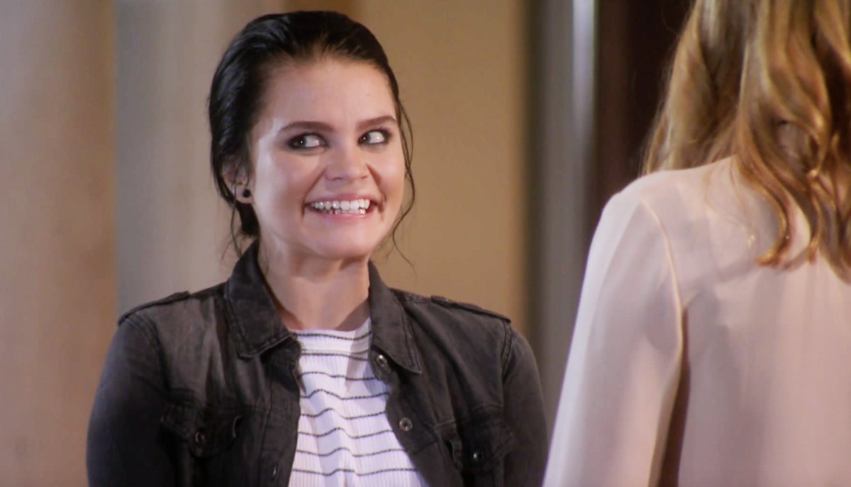 ¿Qué les pareció ese saludo entre Adrianita y Camila? @MinnieWestClub vs @AnaOsorioo