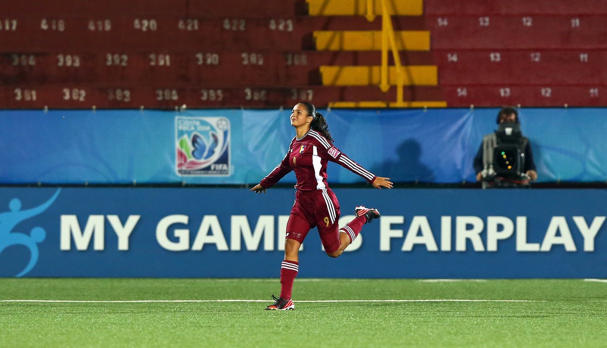 FIFAWWC's tweet photo. La venezolana @deynac18, Bota de Oro Costa Rica 2014, cumple 17 años 🇻🇪 https://t.co/5UM8ysQGYQ ¡Felicitaciones! https://t.co/y7StxV0gIc