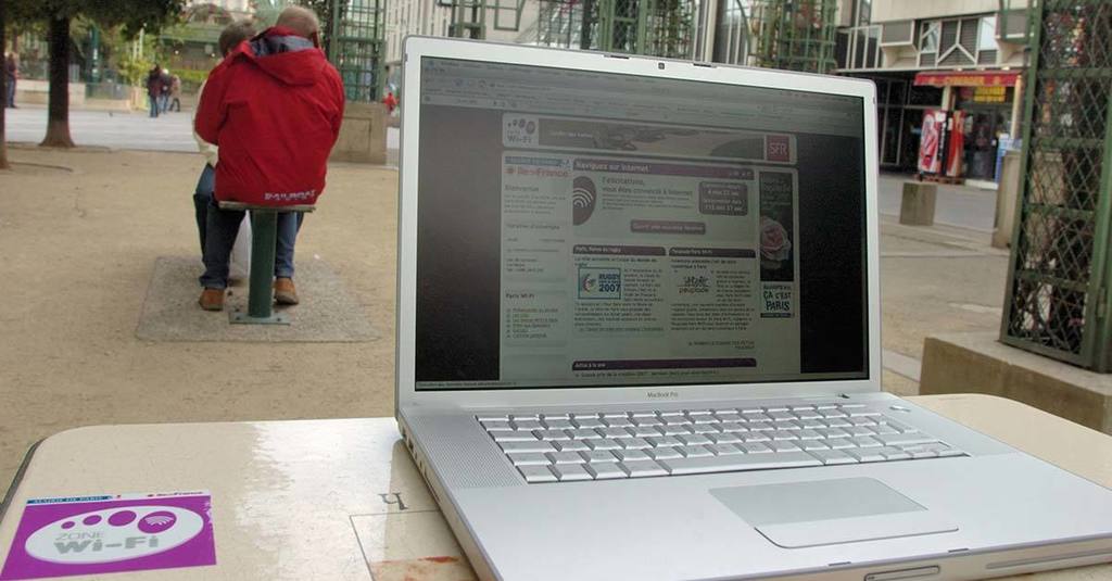 holaparis's tweet photo. Wifi en Paris, internet adonde vayas >>  #turismo #paris #viajar #francia https://t.co/T63oH5F0vo https://t.co/1hGkL6xQ1s