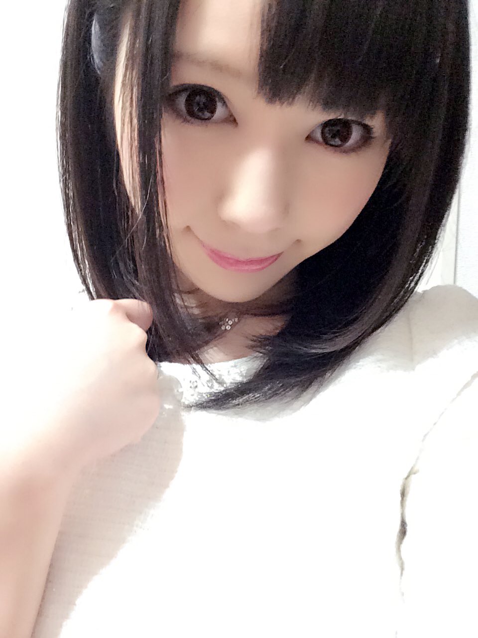 佳苗るか 新宿ガルバ来てね 佳苗るかは黒髪ロングってイメージがあると思いますヽ W ﾉわたしの髪型を好きでいてくれた人もいると思うから 不安なのですが 髪 短くなりました T Co 8ub1lzcs0d Twitter