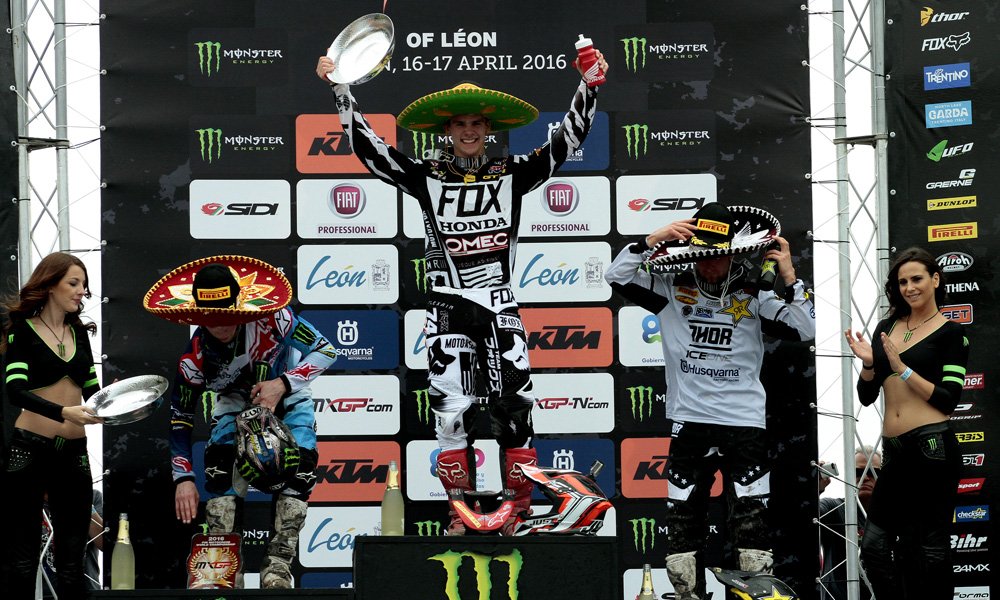 superdeportivo's tweet photo. #MXGP2016 #TimGajser rompe la hegemonía. https://t.co/09eG8WOnlL https://t.co/38YwgV1nYH