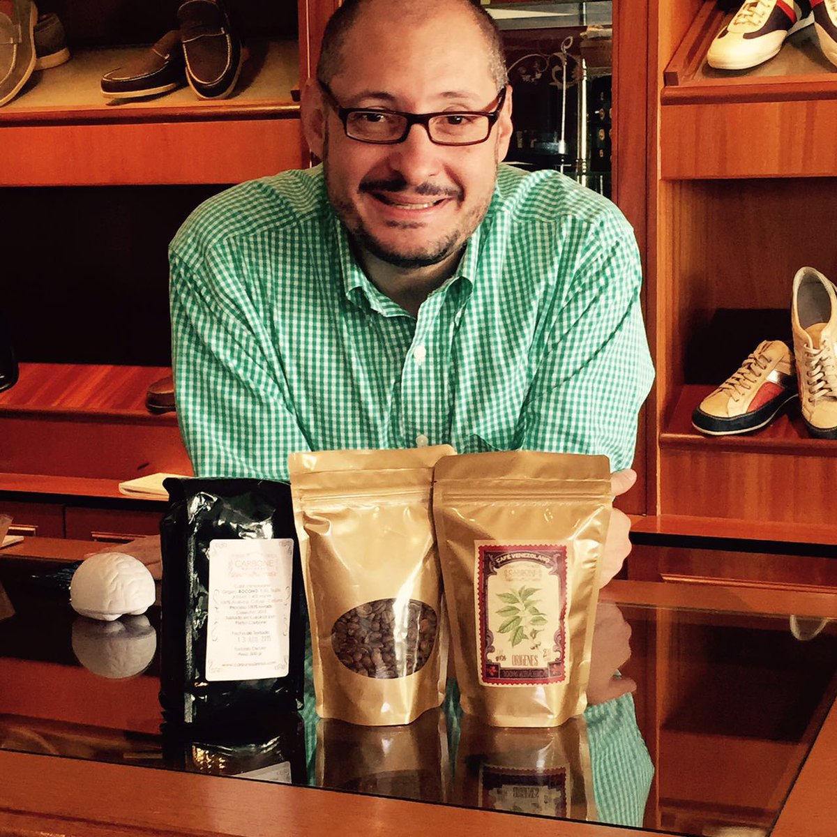 carbonespresso's tweet photo. Hoy todo el aeropress que se tome va por cuenta de la casa #trabajandoporelcafévenezolano https://t.co/VTpv433TvF
