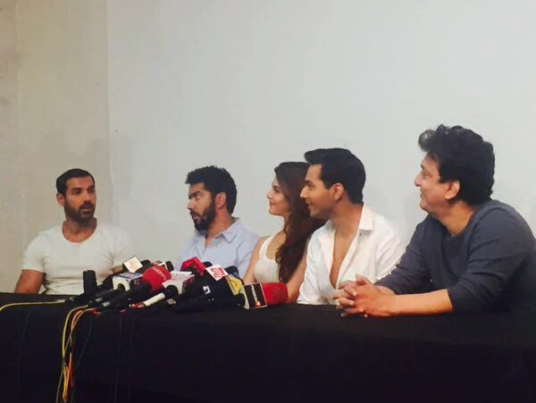 VarunThreads's tweet photo. [PICS] Team Dishoom For Press Conference of Dishoom.

#DishoomWrapsUp https://t.co/EVmqxfMNYj