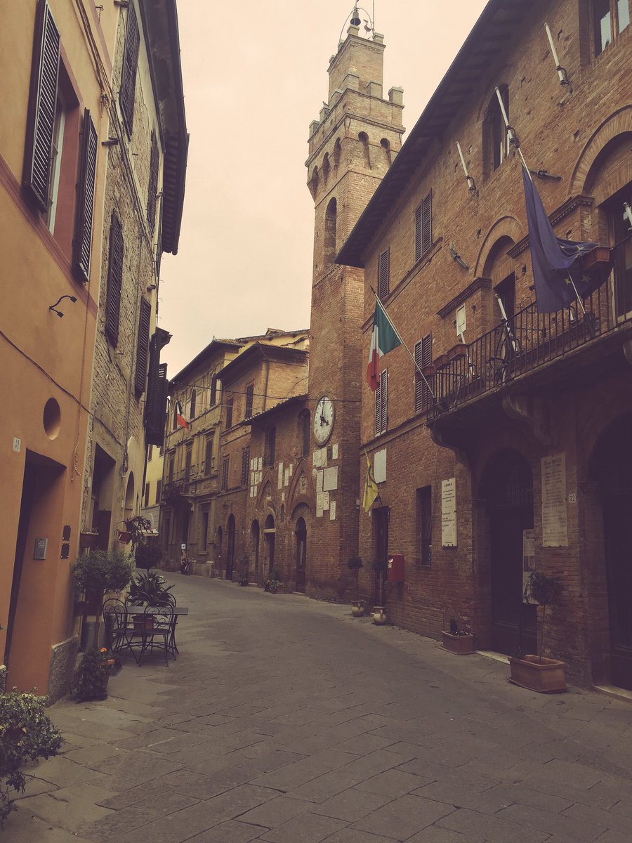 FiammaReali's tweet photo. Postcard from Castiglion del Bosco. #Italy #borgo #Tuscany #MotivationMonday #culture #photography #iprovinciali https://t.co/RXCmSla7bg
