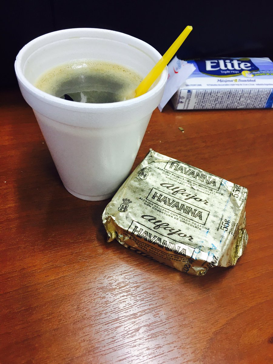 gabislowiak's tweet photo. Si hay algo que extrañaba del trabajo eran estos alfajores❤️❤️❤️❤️ https://t.co/0Iii5zIPtn
