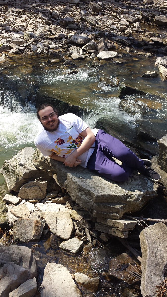 ExplainLifeToMe's tweet image. "lay on the rock like a mermaid"