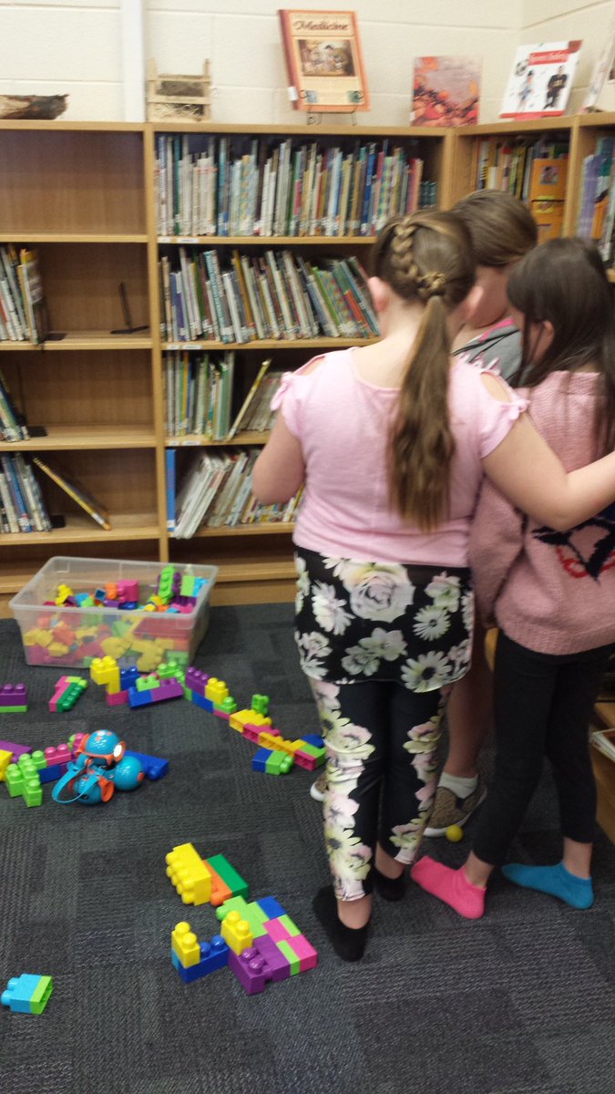 MStAmantTeach's tweet photo. Collaboration and GRIT at its best- "OMG What went wrong...How can fix it?" #growthmindset @pmillerscdsb @ChermannC https://t.co/GXb0NCRHz8