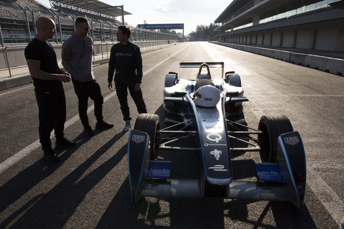 FIAFormulaE's tweet photo. Some of our favourite snaps from #FELeapOfFaith.

Watch the video @ https://t.co/8CawVPBcQi https://t.co/mnBzlJsjqu