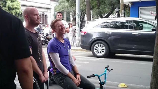 #PorSiNoLoViste Coldplay graba su nuevo video en las calles de la Ciudad de México (+VIDEOS) goo.gl/qs0BK2