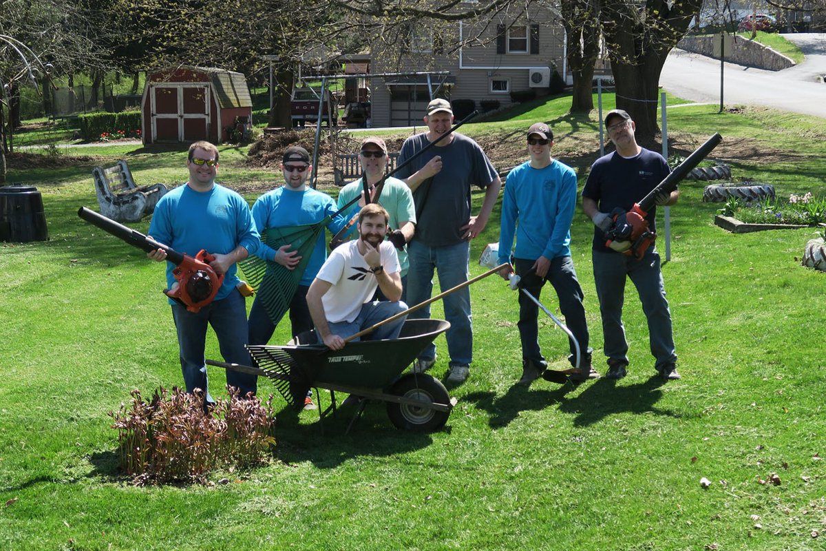 MDLMFG's tweet image. Our group had a great time on Friday for the @UnitedWay Day of Caring! #volunteer #dayofcaring
