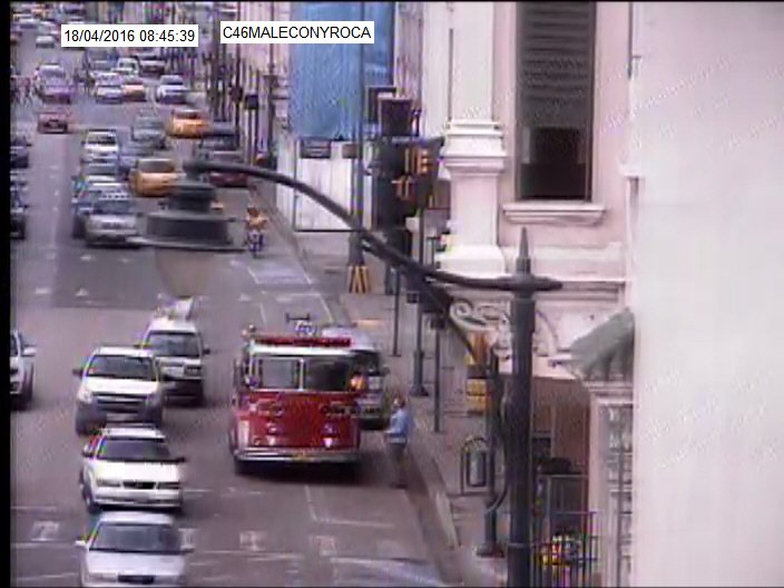 Ojos de águila @cscg112 informa:edificio con riesgos estructurales Malecón y Roca POR PREVENCION evite pasar por ahí